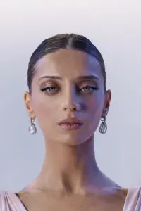 Фото Анжела Сарафян (Angela Sarafyan)