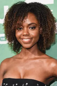 Фото  (Ashleigh Murray)