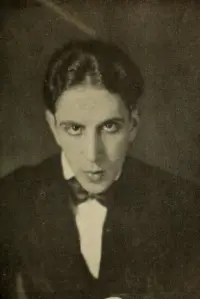 Фото  (Marcel L'Herbier)