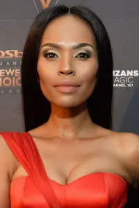 Фото  (Gail Mabalane)