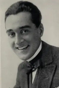 Фото  (Jack Standing)