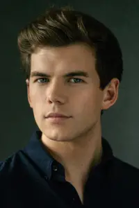 Фото Люк Ньютон (Luke Newton) #320220