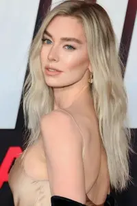 Фото Ванесса Кірбі (Vanessa Kirby)