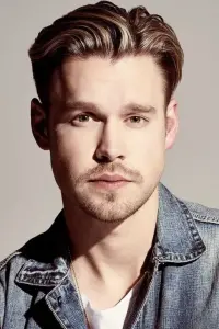 Фото Акорд Оверстріт (Chord Overstreet)