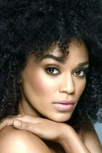 Фото  (Pearl Thusi)