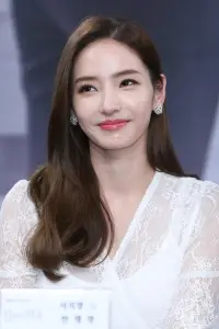 Фото  (Han Chae-young)