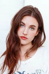 Фото  (Rainey Qualley)