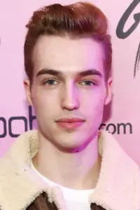 Фото  (Trevor Stines)
