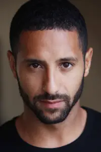 Фото  (Alastair Bayardo)