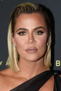 Фото  (Khloé Kardashian)