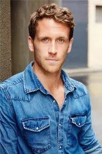 Фото  (Jake Lyall)