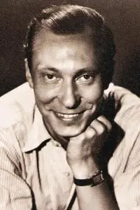 Фото  (Carl Raddatz)