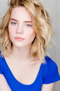 Фото Софі Тетчер (Sophie Thatcher)