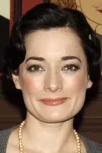 Фото  (Laura Michelle Kelly)