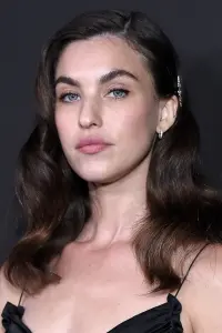 Фото  (Rainey Qualley)