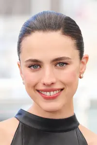 Фото Маргарет Квалі (Margaret Qualley)