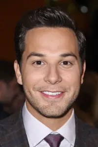 Фото Скайлар Естін (Skylar Astin)