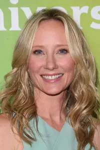 Фото Енн Хечі (Anne Heche)