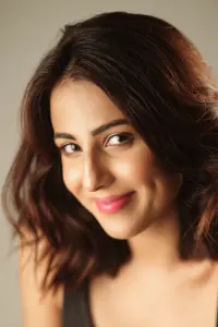 Фото  (Ushna Shah)