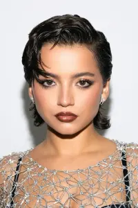 Фото Ізабела Мерсед (Isabela Merced)