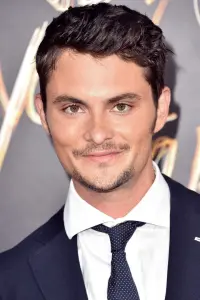 Фото Шайло Фернандес (Shiloh Fernandez)