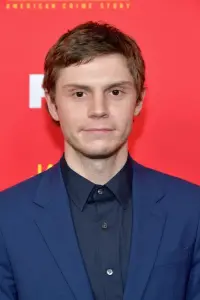 Фото Еван Пітерс (Evan Peters)