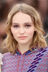 Фото Лілі-Роуз Депп (Lily-Rose Depp)