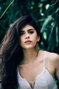 Фото Санджана Сангі (Sanjana Sanghi)