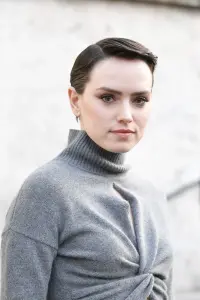 Фото Дейзі Рідлі (Daisy Ridley)