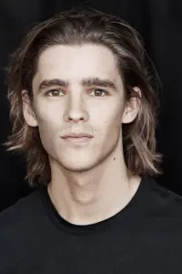 Фото Брентон Туейтс (Brenton Thwaites)