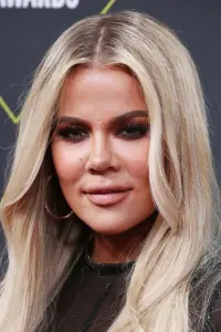 Фото  (Khloé Kardashian)