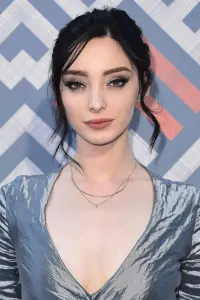 Фото Емма Дюмон (Emma Dumont)
