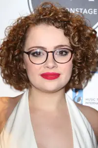 Фото  (Carrie Hope Fletcher)