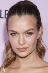 Фото  (Josephine Skriver)