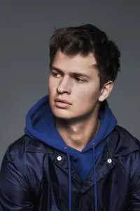 Фото Ансель Елгорт (Ansel Elgort)