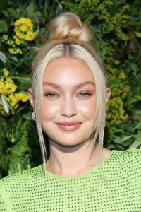 Фото  (Gigi Hadid)