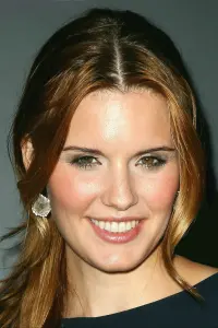 Фото Меггі Грейс (Maggie Grace)
