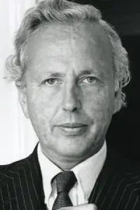 Фото  (Peregrine Worsthorne)