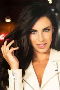Фото Джессіка Лоундс (Jessica Lowndes)