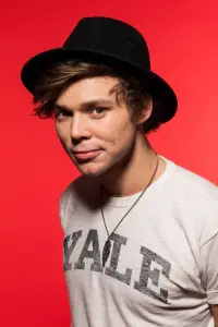 Фото  (Ashton Irwin)