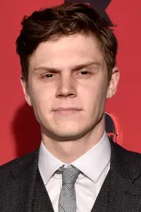 Фото Еван Пітерс (Evan Peters)