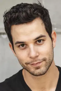 Фото Скайлар Естін (Skylar Astin)