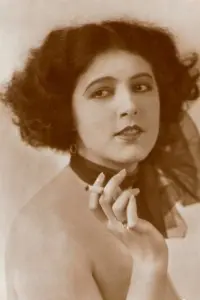 Фото  (Marcella Albani)