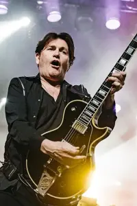 Фото  (Charlie Burchill)