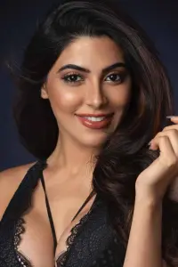 Фото  (Nikki Tamboli)