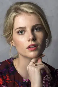 Фото Люсі Бойнтон (Lucy Boynton)