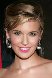 Фото Меггі Грейс (Maggie Grace)