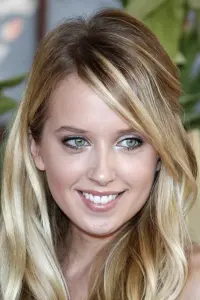 Фото Меган Парк (Megan Park)