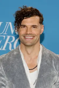 Фото Джоель Смолбоун (Joel Smallbone)