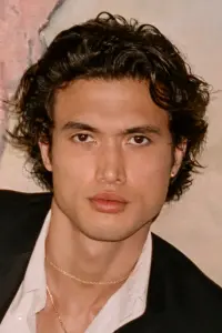 Фото Чарльз Мелтон (Charles Melton)